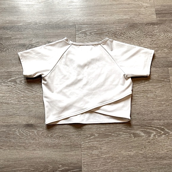 IVY PARK - Cropped Sporty T-Shirt - Crossed Back - Size Medium - Picture 5 of 16